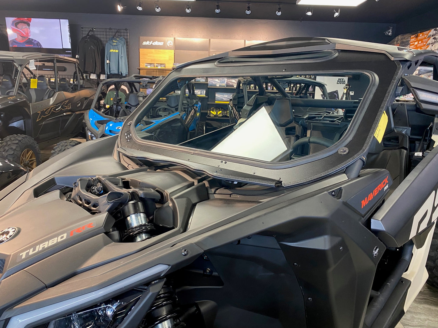 All Glass Windshield-Can-Am Maverick X3 with sun window