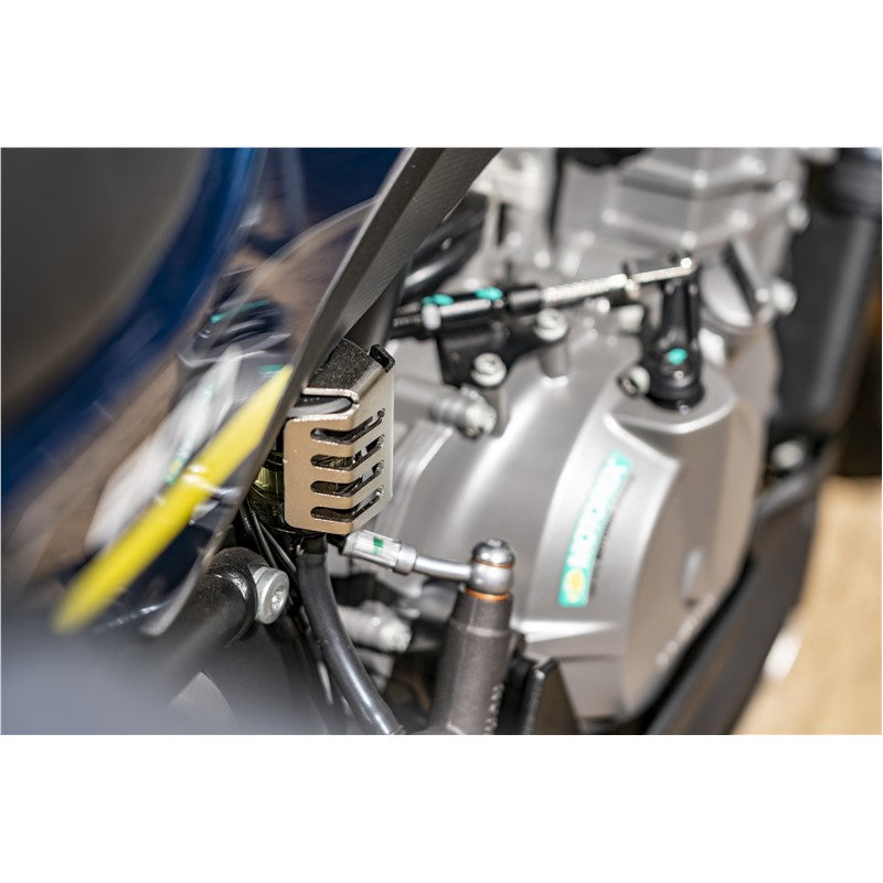 BRAKE RESERVOIR GUARD REAR
