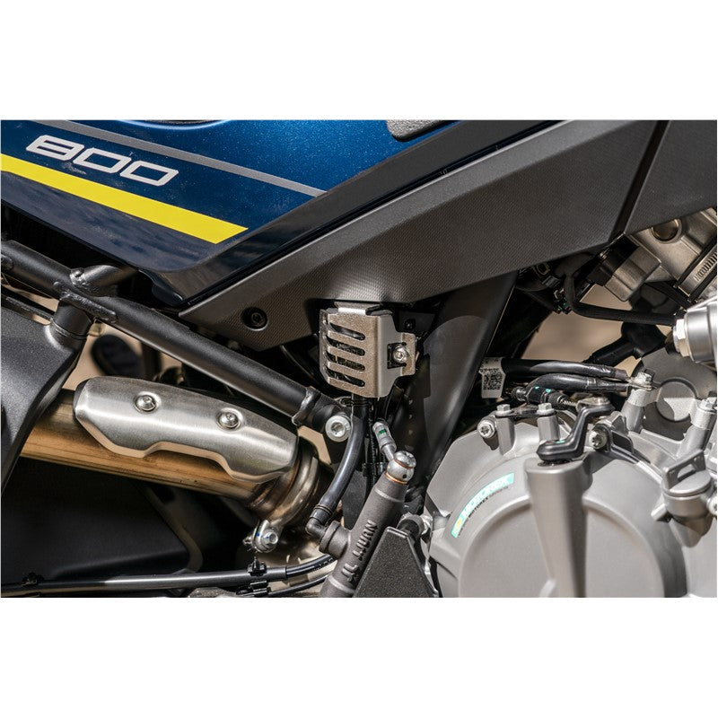 BRAKE RESERVOIR GUARD REAR