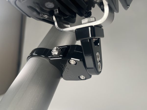 SMALL BASE ADJUSABLE LIGHT MOUNT