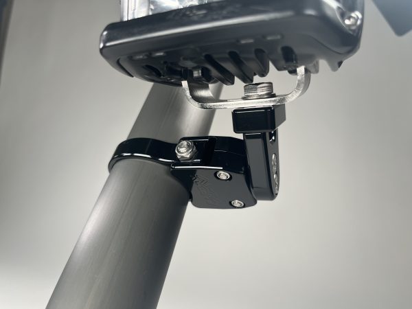 SMALL BASE ADJUSABLE LIGHT MOUNT